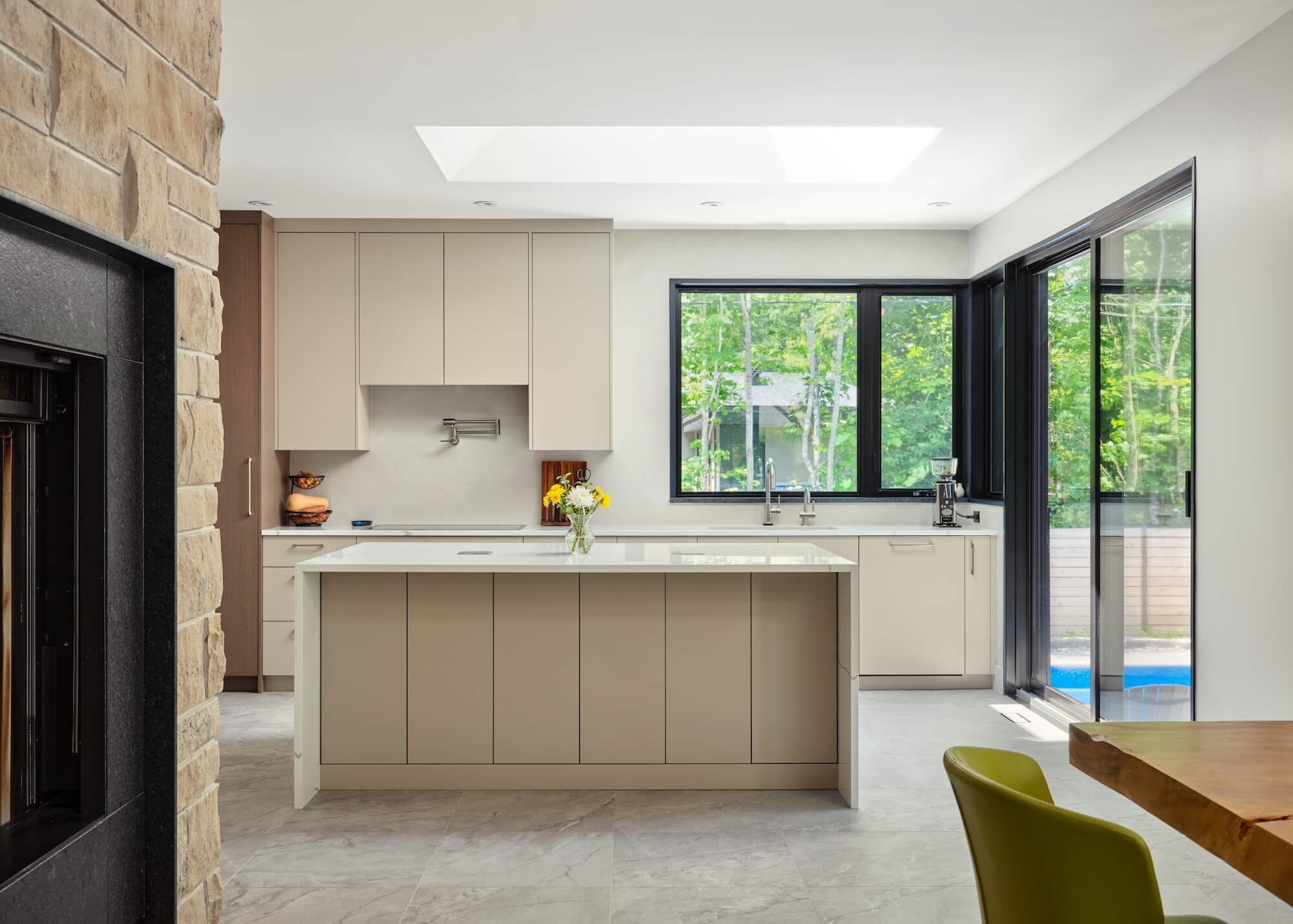 Ottawa Cunningham Park Modern house showcase in Alta Vista