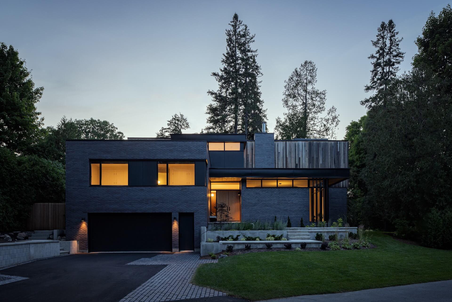 Ironspot  Modern house showcase in Colverdale