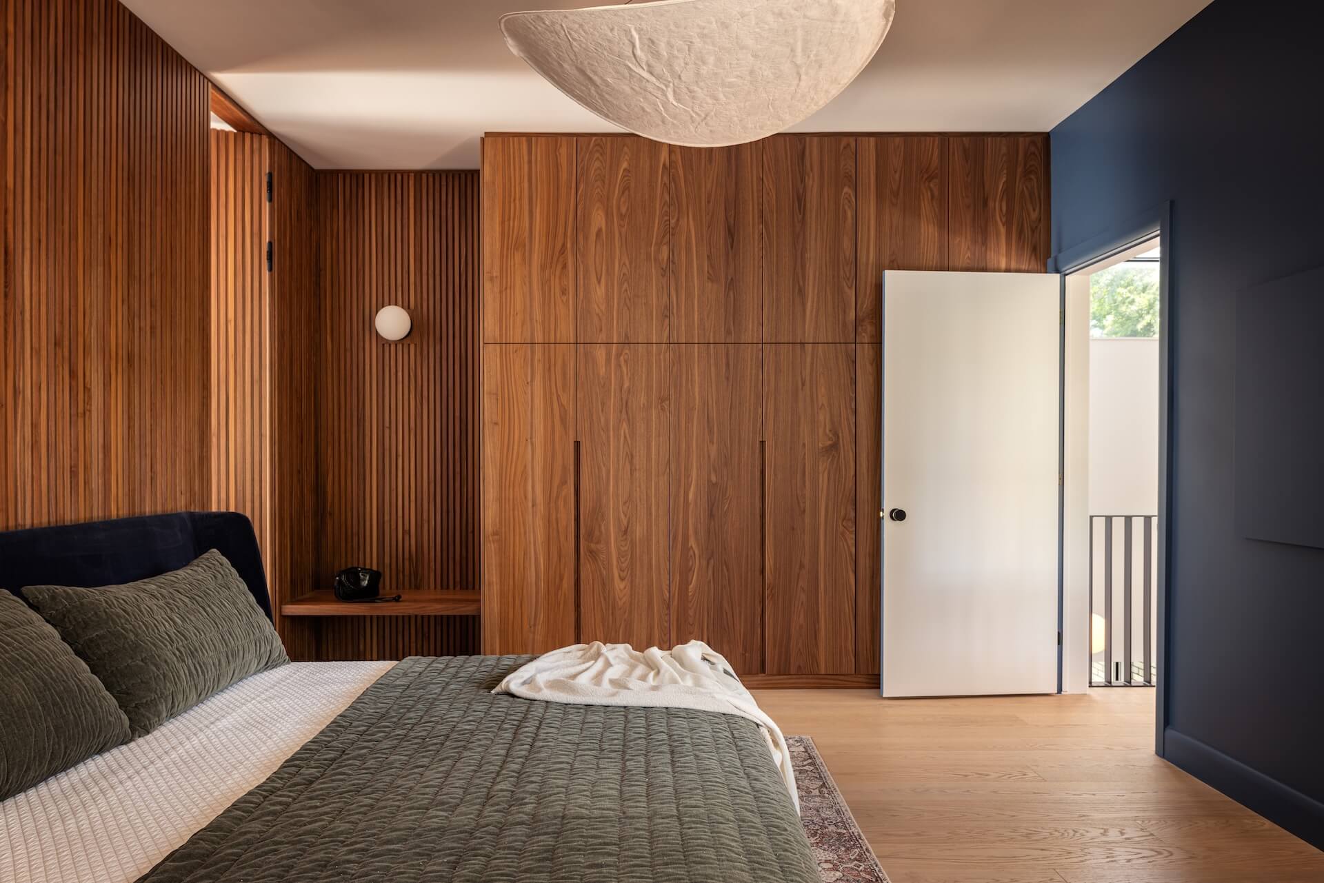 Ironspot  Modern house showcase in Colverdale