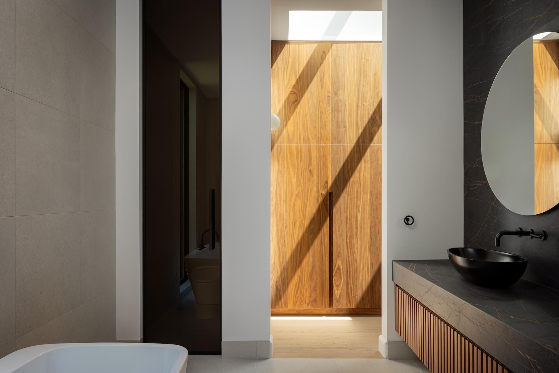 Ironspot  Modern house showcase in Colverdale