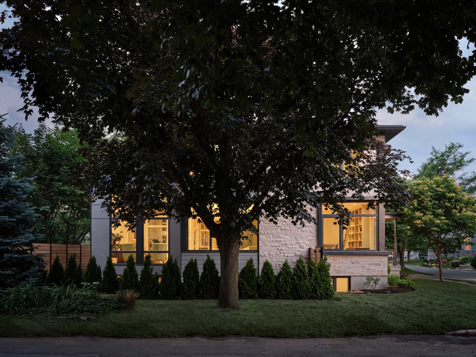 Ironspot Modern house showcase in Colverdale