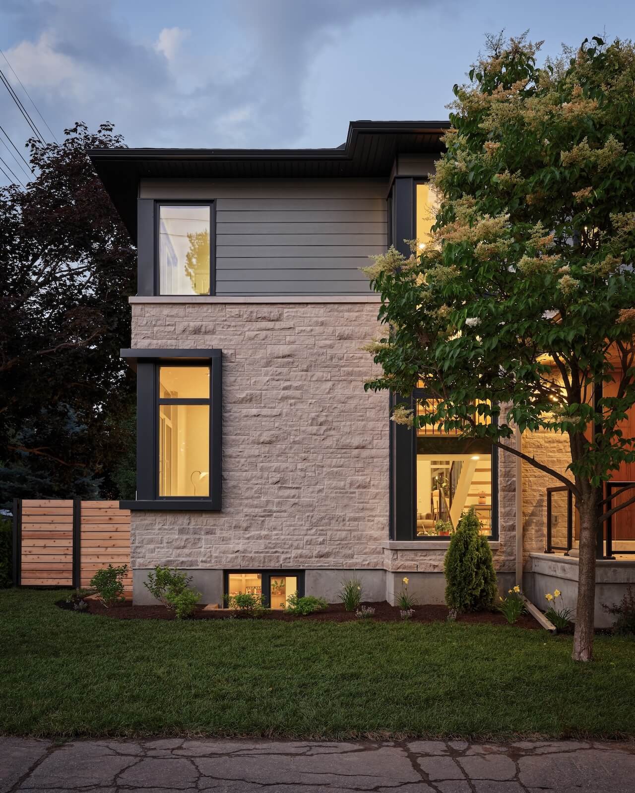 Ironspot Modern house showcase in Colverdale